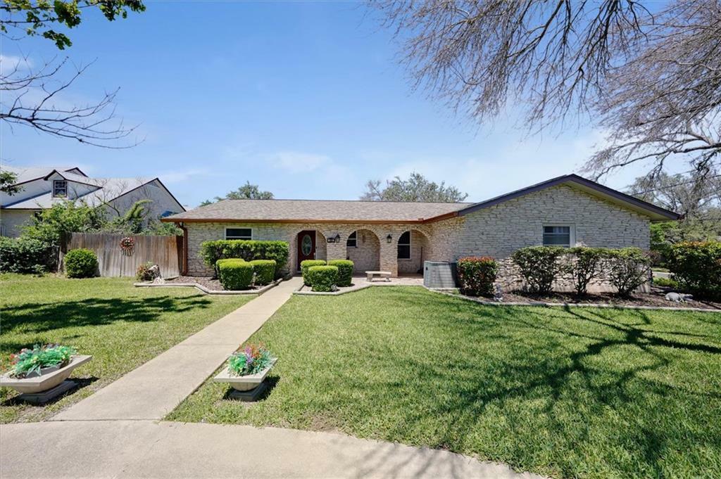 Property Photo:  1001 Oak Hollow Drive  TX 78641 