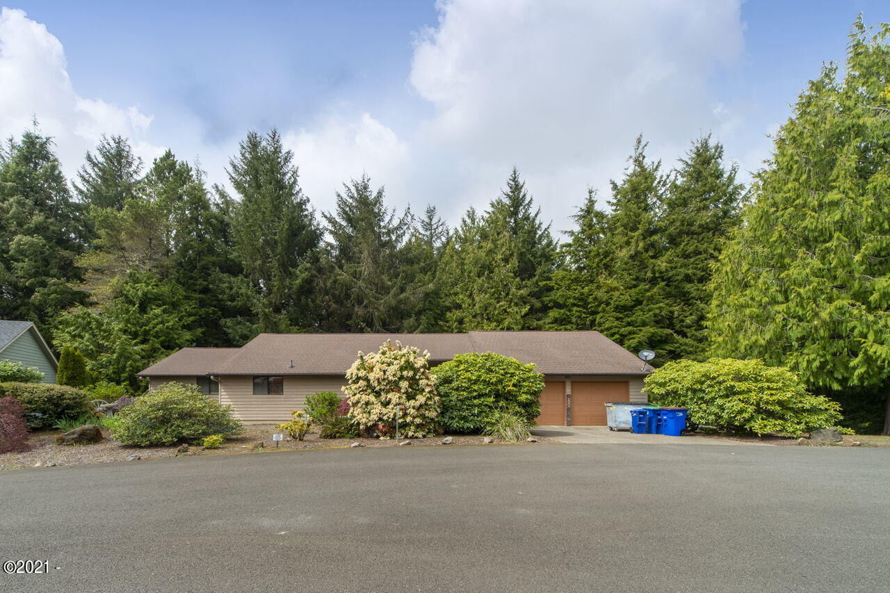 Property Photo: 60 Seagrove Place OR 97367