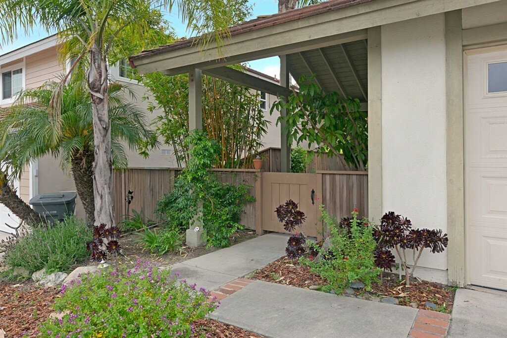 Property Photo: 1913 Willow Ridge Dr CA 92081