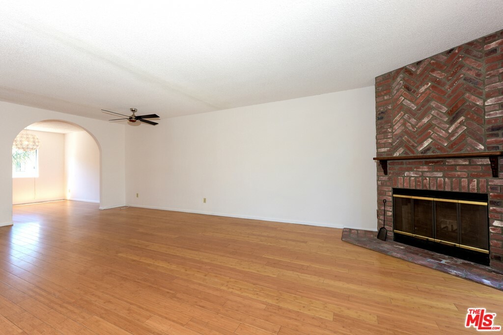 Property Photo:  14400 Tupper Street B  CA 91402 