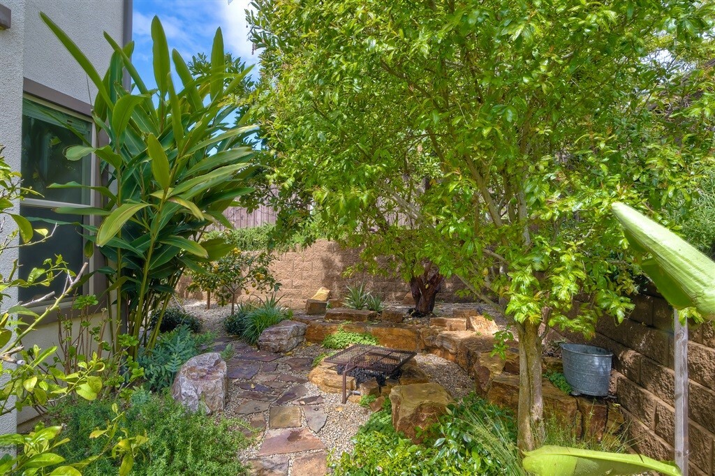 Property Photo:  686 Blossom Road  CA 92024 