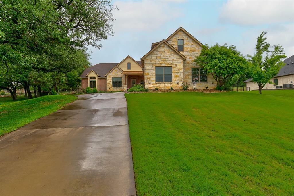 Photo de la propriété:  3907 Homestead Court  TX 76049 