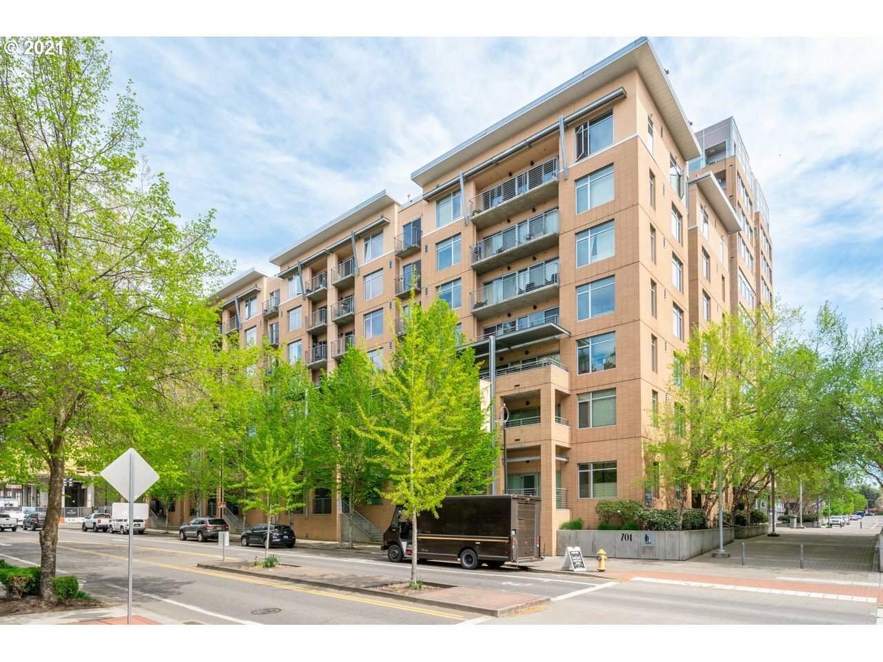 Property Photo: 701 Columbia St 214 WA 98660