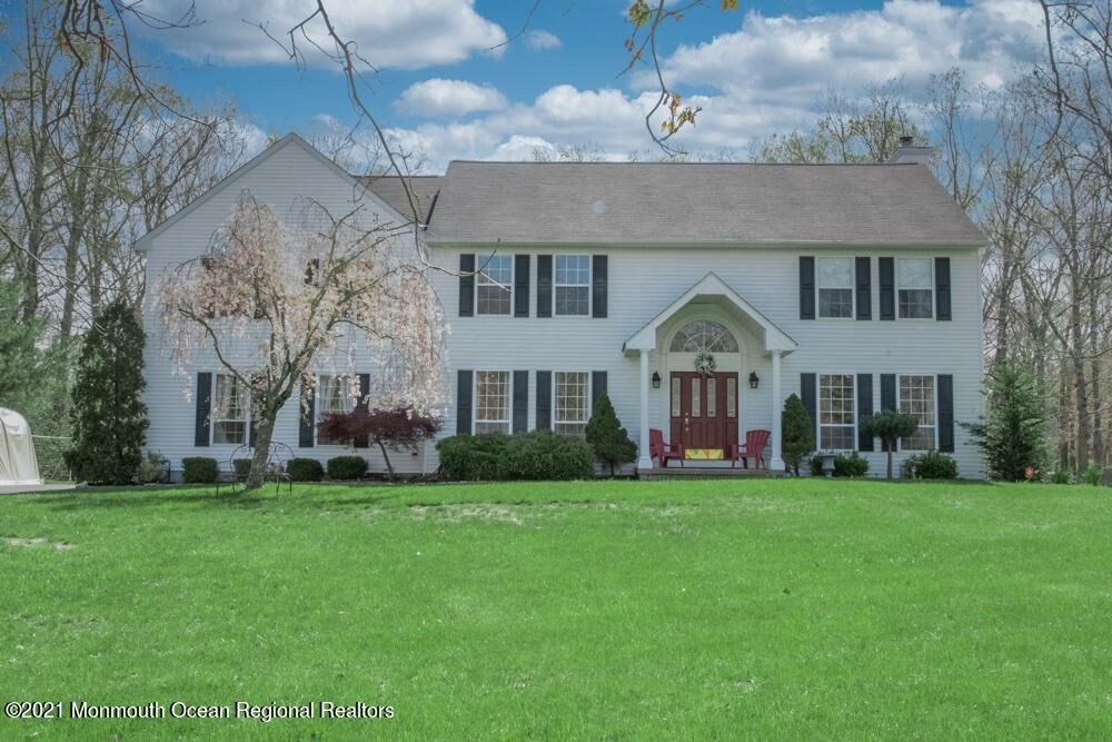 Property Photo:  5 Arrowhead Circle  NJ 08527 