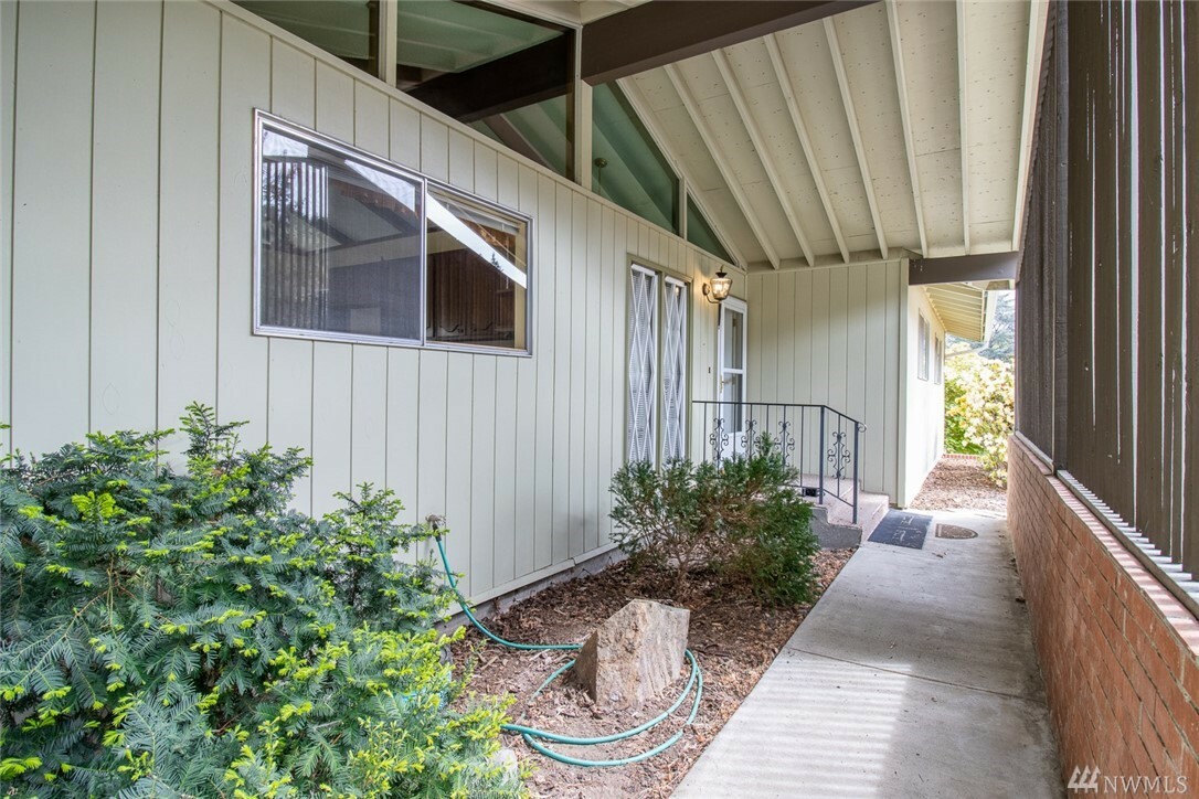 Property Photo: 1415 South Hills Dr WA 98801