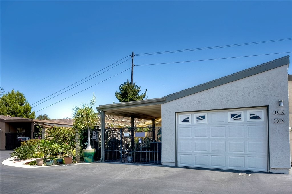 Property Photo:  1016 Turnstone Way  CA 92057 