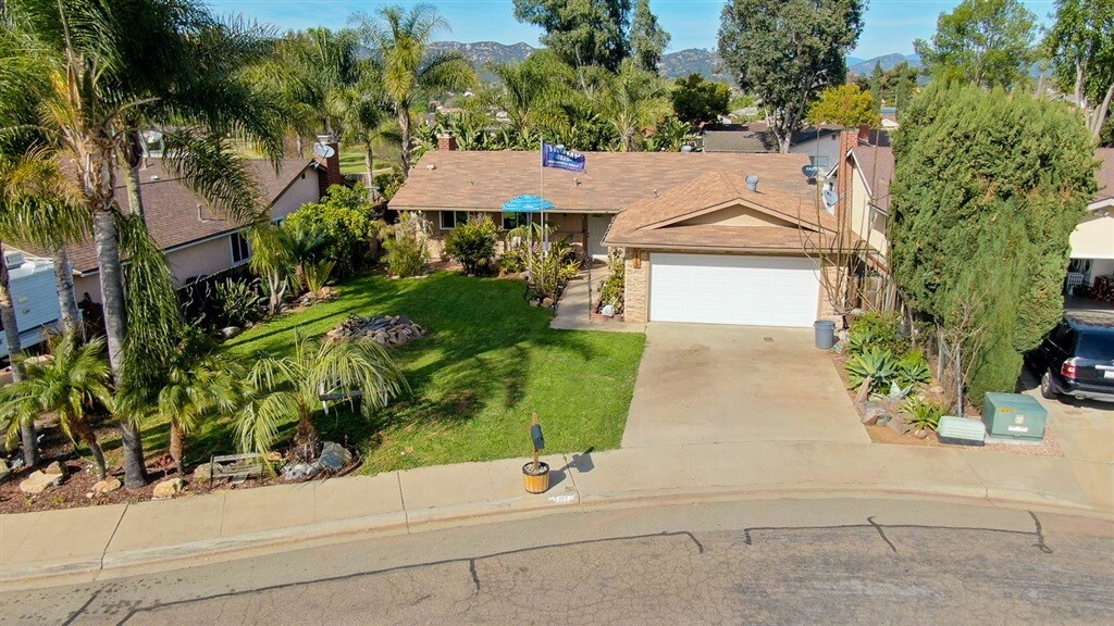 Property Photo: 1417 Glen Avon Dr CA 92069