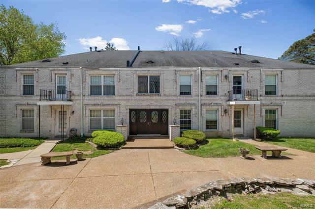 Property Photo: 4392 Chateau De Ville Drive F 63129