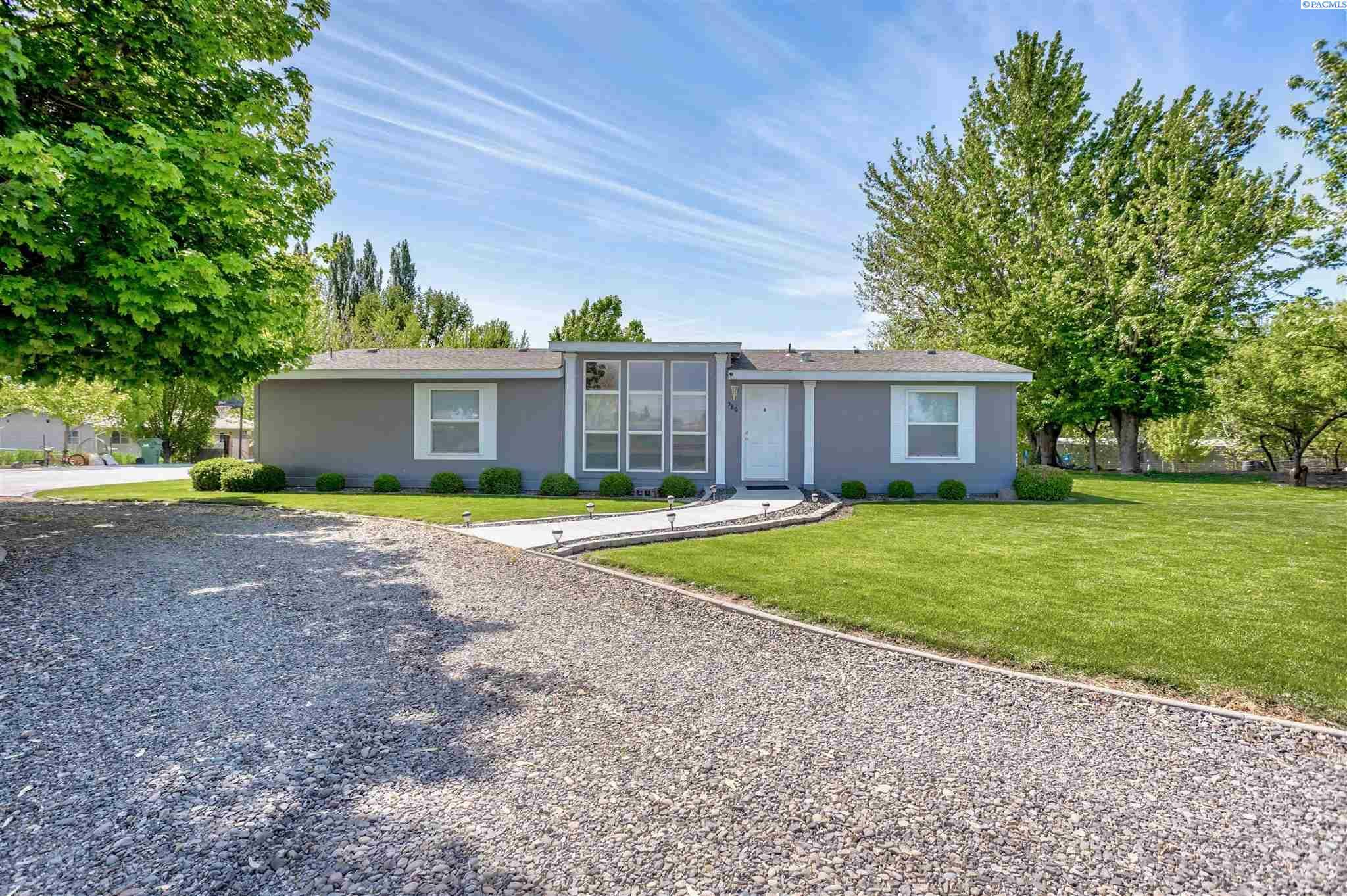 Property Photo:  586 E Allen Road  WA 98944 