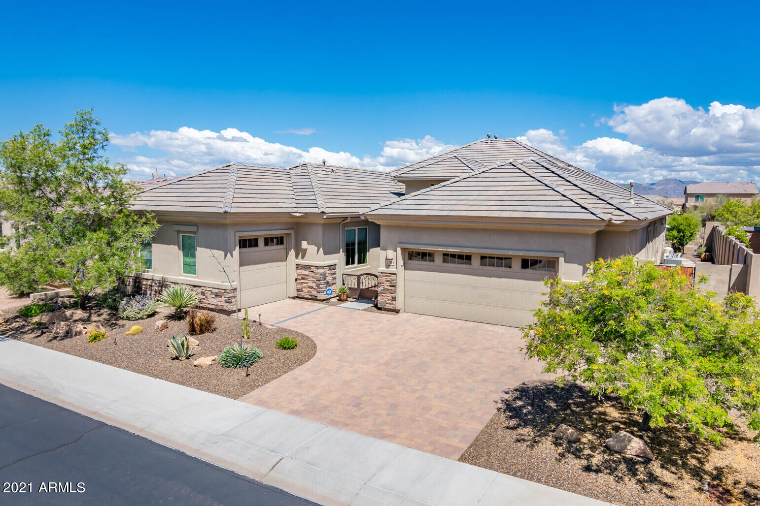 Property Photo: 5704 E Sleepy Ranch Road AZ 85331