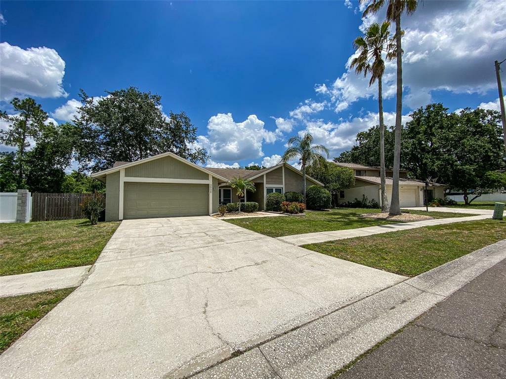 Property Photo:  3908 Bell Grande Drive  FL 33596 