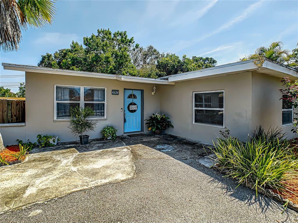 Property Photo:  4624 71st Avenue N  FL 33781 