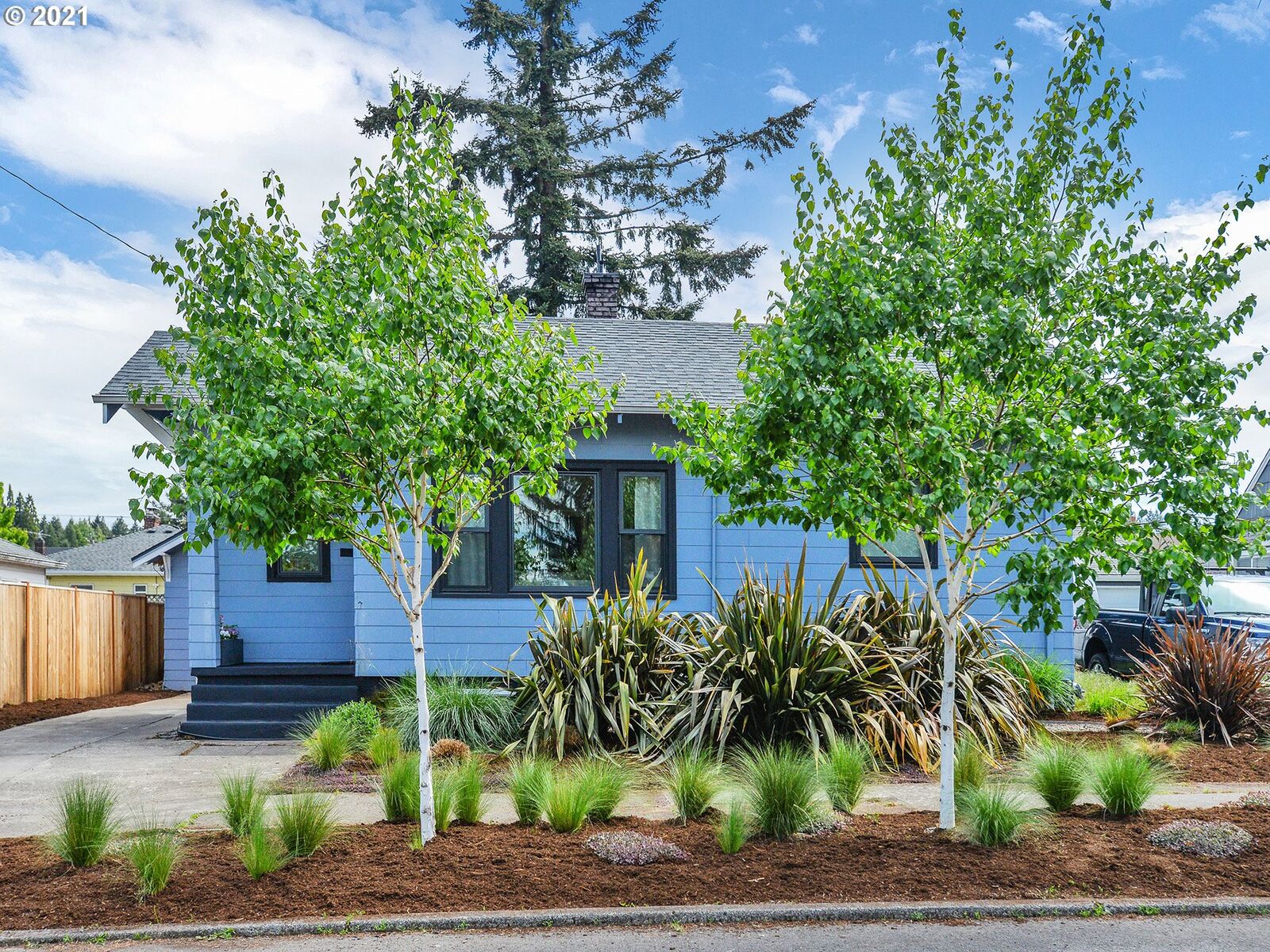 Property Photo: 3620 NE 79th Ave OR 97213