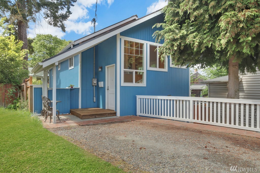 Property Photo: 9273 Ithaca Place S WA 98118