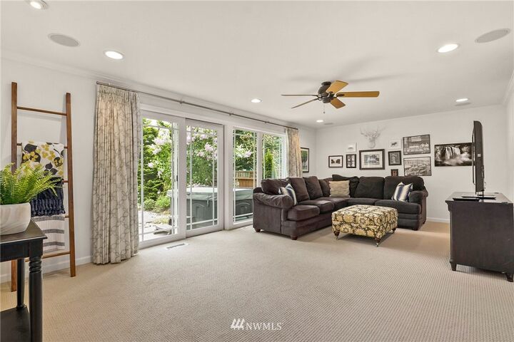 Property Photo:  6828  140th Place NE  WA 98052 