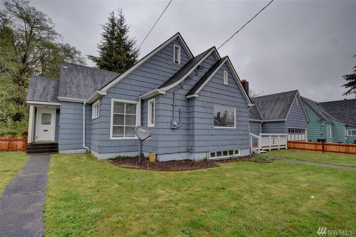 Property Photo: 1514 W 8th St WA 98520