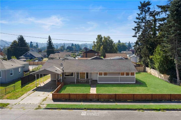 Property Photo:  922  5th Avenue SW  WA 98371 