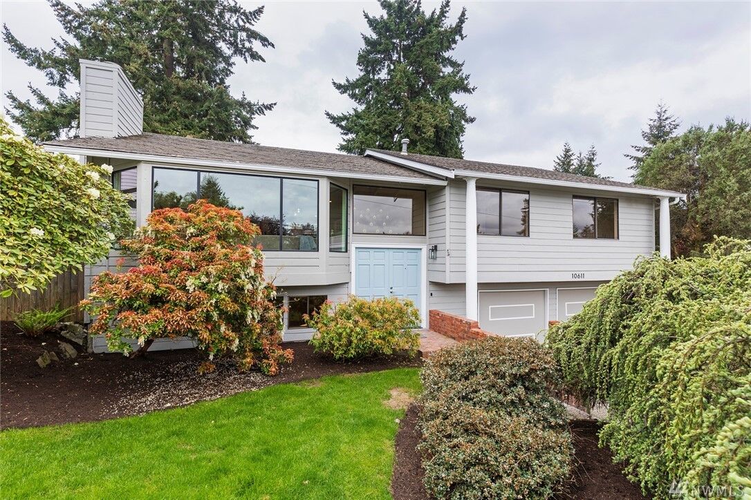 Property Photo: 10611 NE 60th St WA 98033