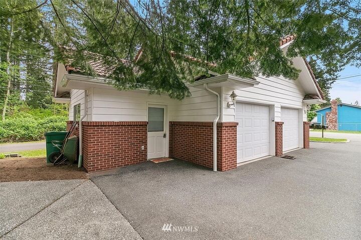 Property Photo:  923 Harvest Road  WA 98012 