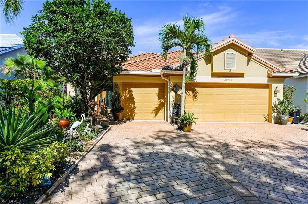 Property Photo: 24925 Bay Cedar Dr FL 34134