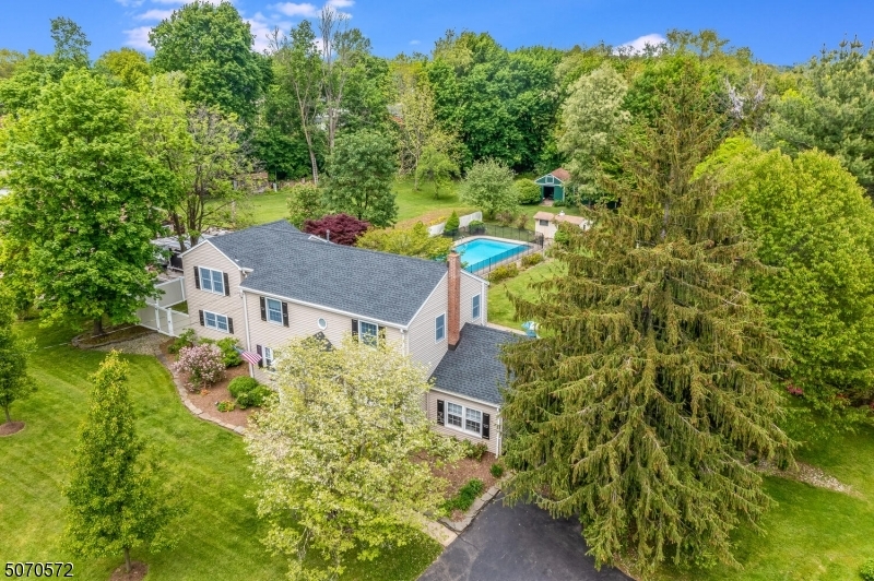 Property Photo:  3 Fox Hunt Rd  NJ 08551 