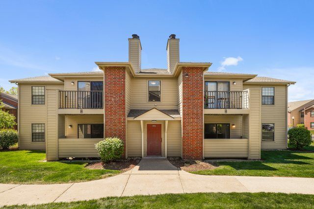 Property Photo: 1941 N Hicks Road 101 IL 60074