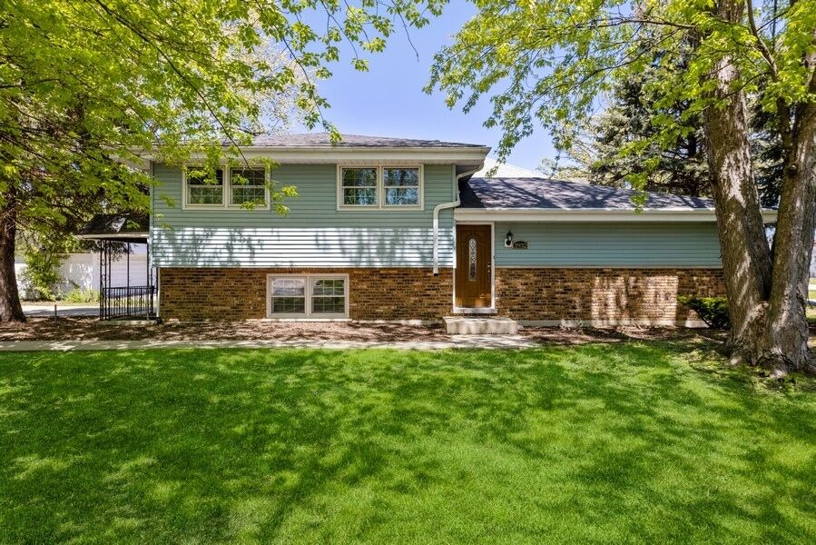 Property Photo: 3932 Liberty Boulevard IL 60559