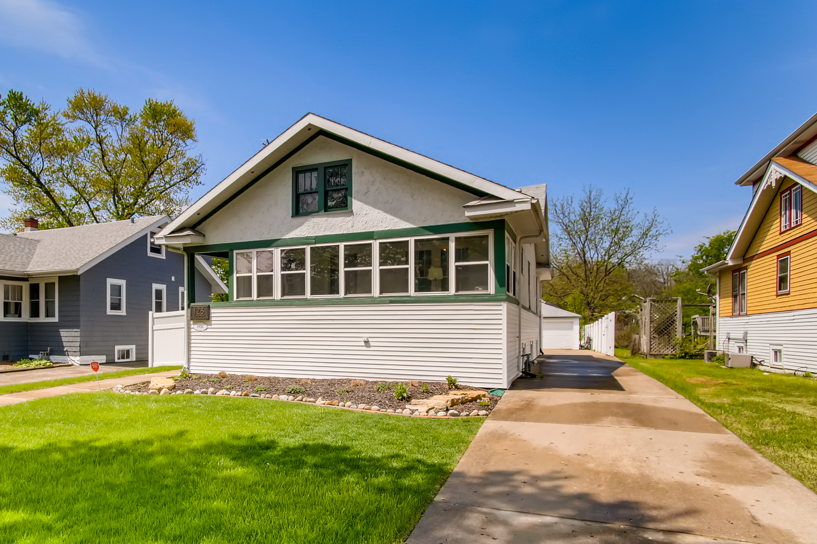 Property Photo:  128 S Ardmore Avenue  IL 60181 