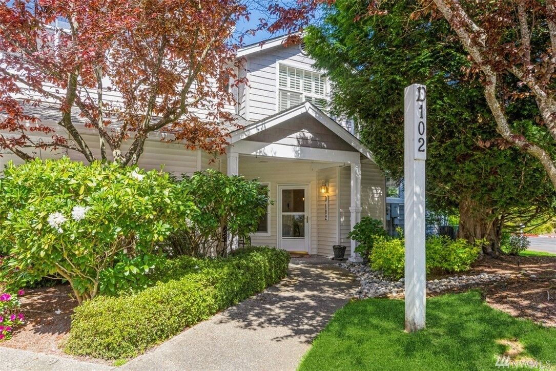 Property Photo: 5500 Harbour Pointe Blvd D102 WA 98275