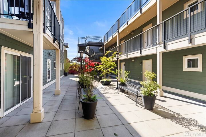 Property Photo: 2101 N 55th St 308 WA 98103