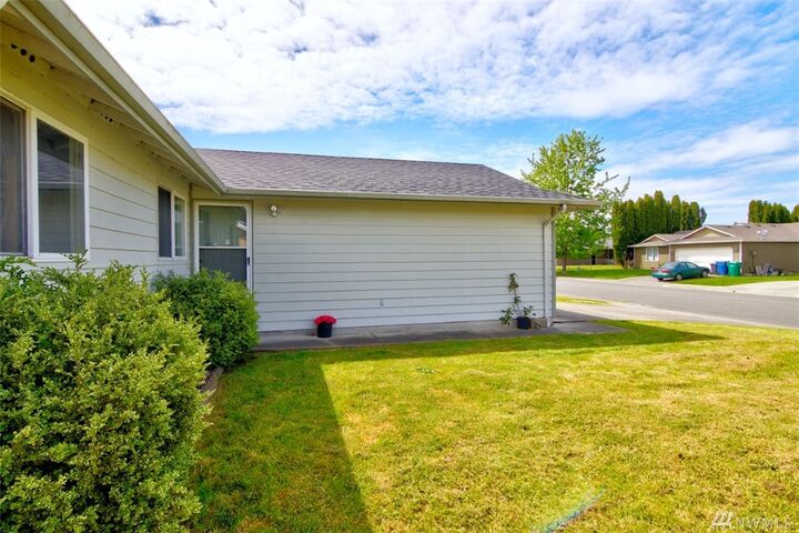 Property Photo: 1023 Vera Ct WA 98273
