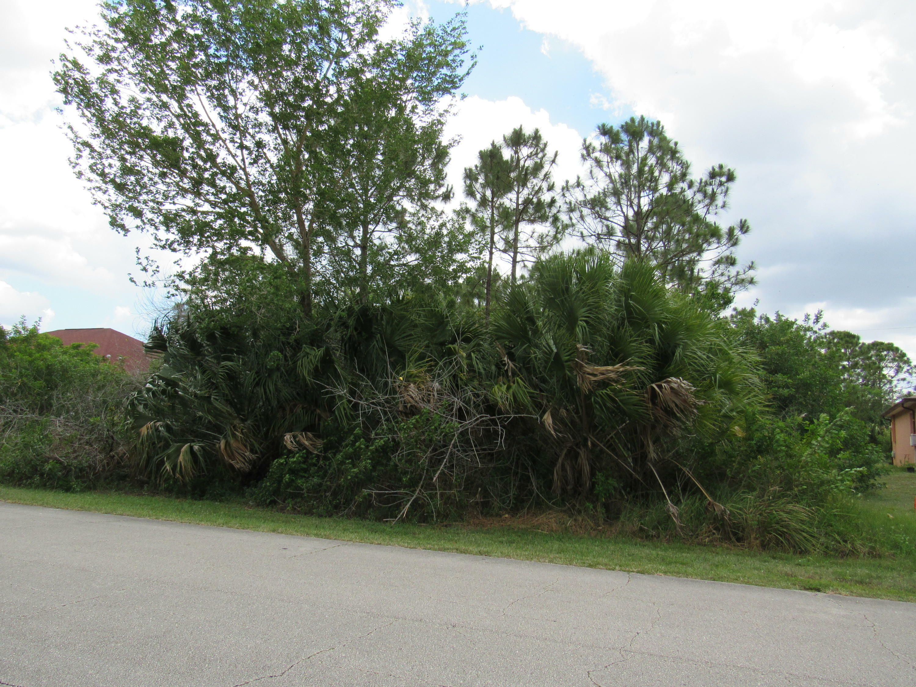 Property Photo:  2450 SW Angus Avenue  FL 34983 