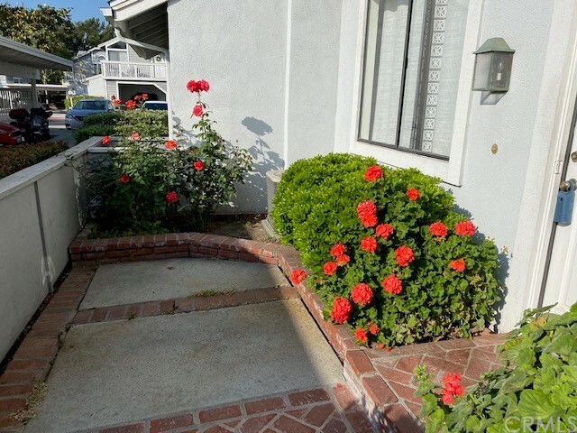 Property Photo:  351 Huntington  CA 92620 