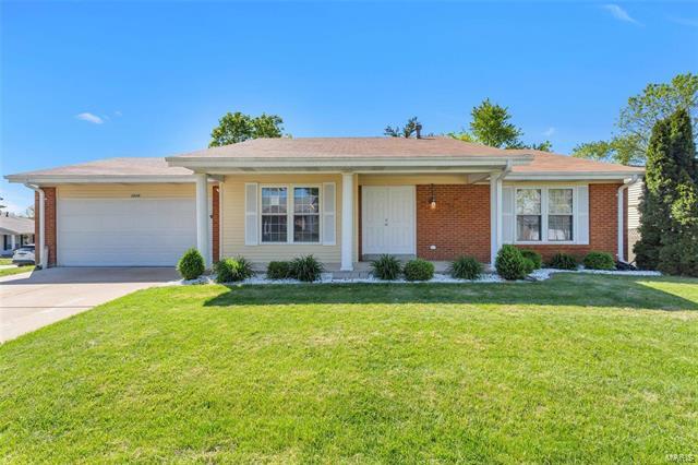 Property Photo:  1016 Summer Tree Drive   63011 