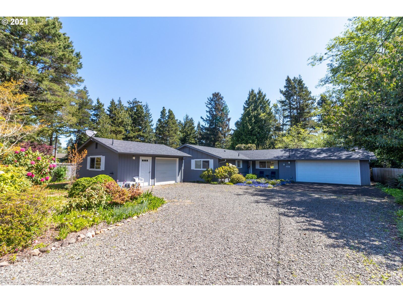Property Photo: 4354 Spruce St OR 97439