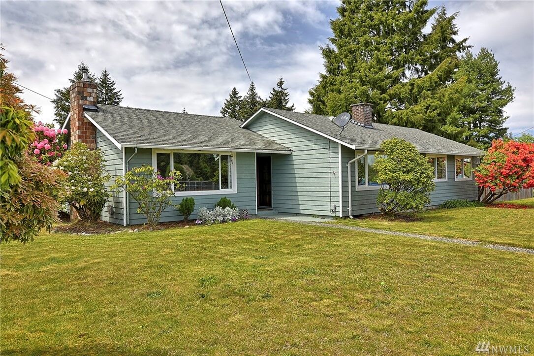 Property Photo: 22206 62nd Ave W WA 98043