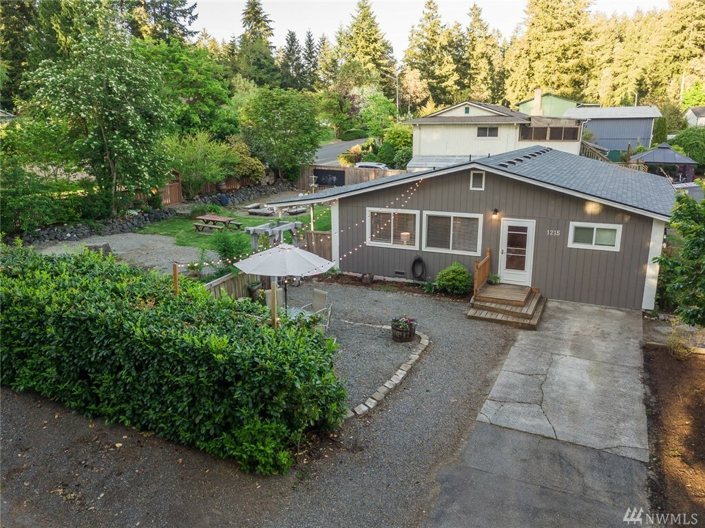 Property Photo:  1215 Stevens St  WA 98388 