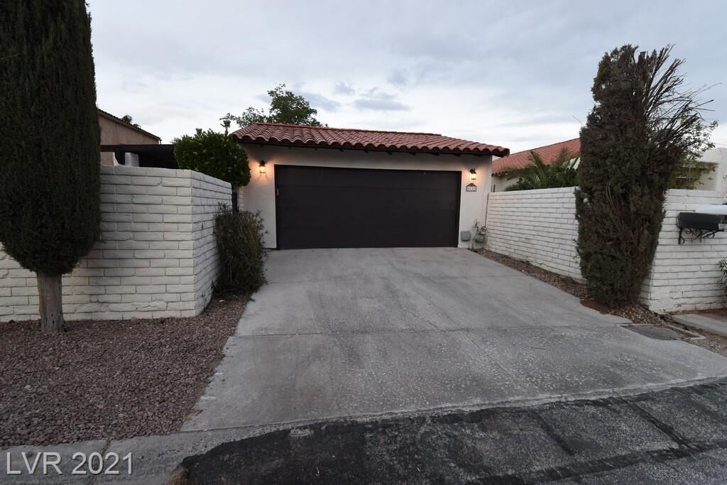 Property Photo: 5122 East Tennis Court NV 89120