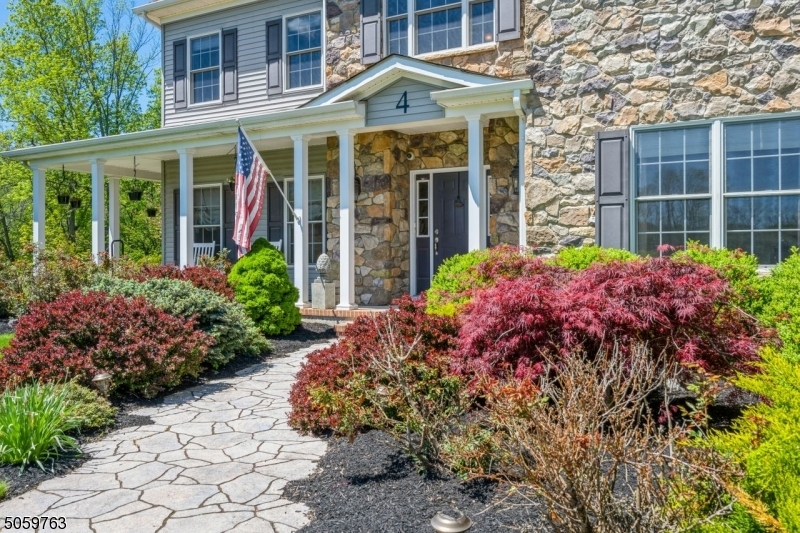 Property Photo:  4 Wingover Farm Ct  NJ 08822 