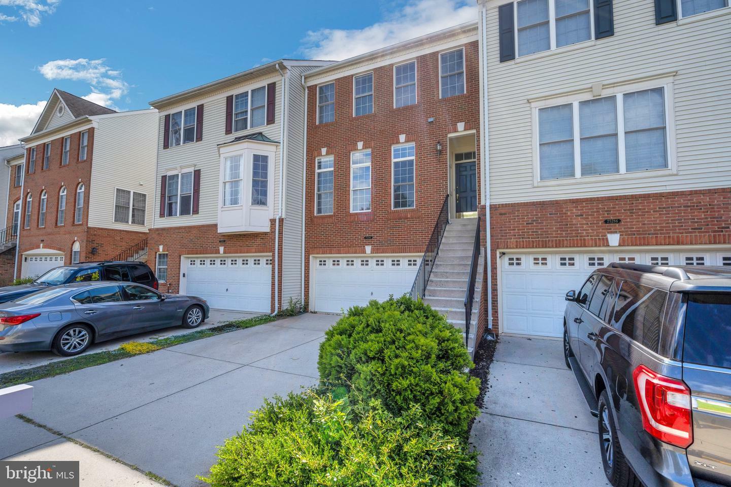 Property Photo:  25284 McIntyre Square  VA 20152 