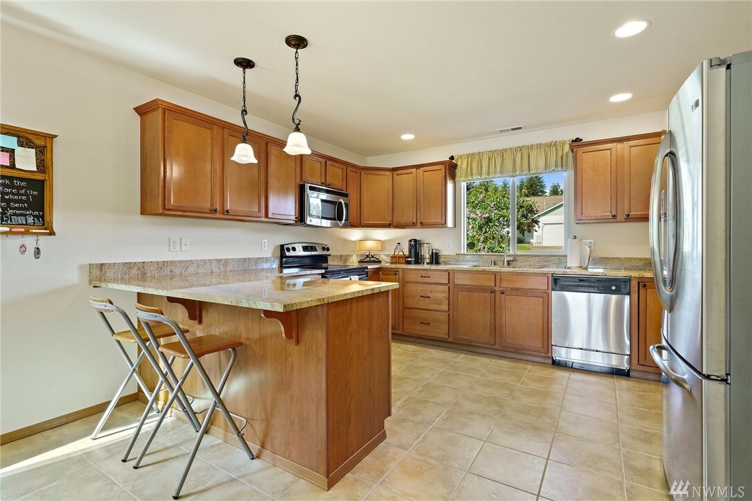 Property Photo:  110 Bay Ridge Ct  WA 98584 