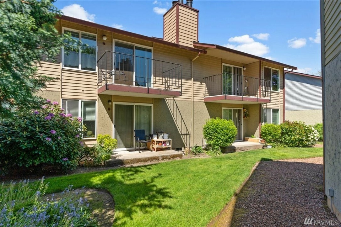 Property Photo:  1840 Central Place S A6  WA 98030 