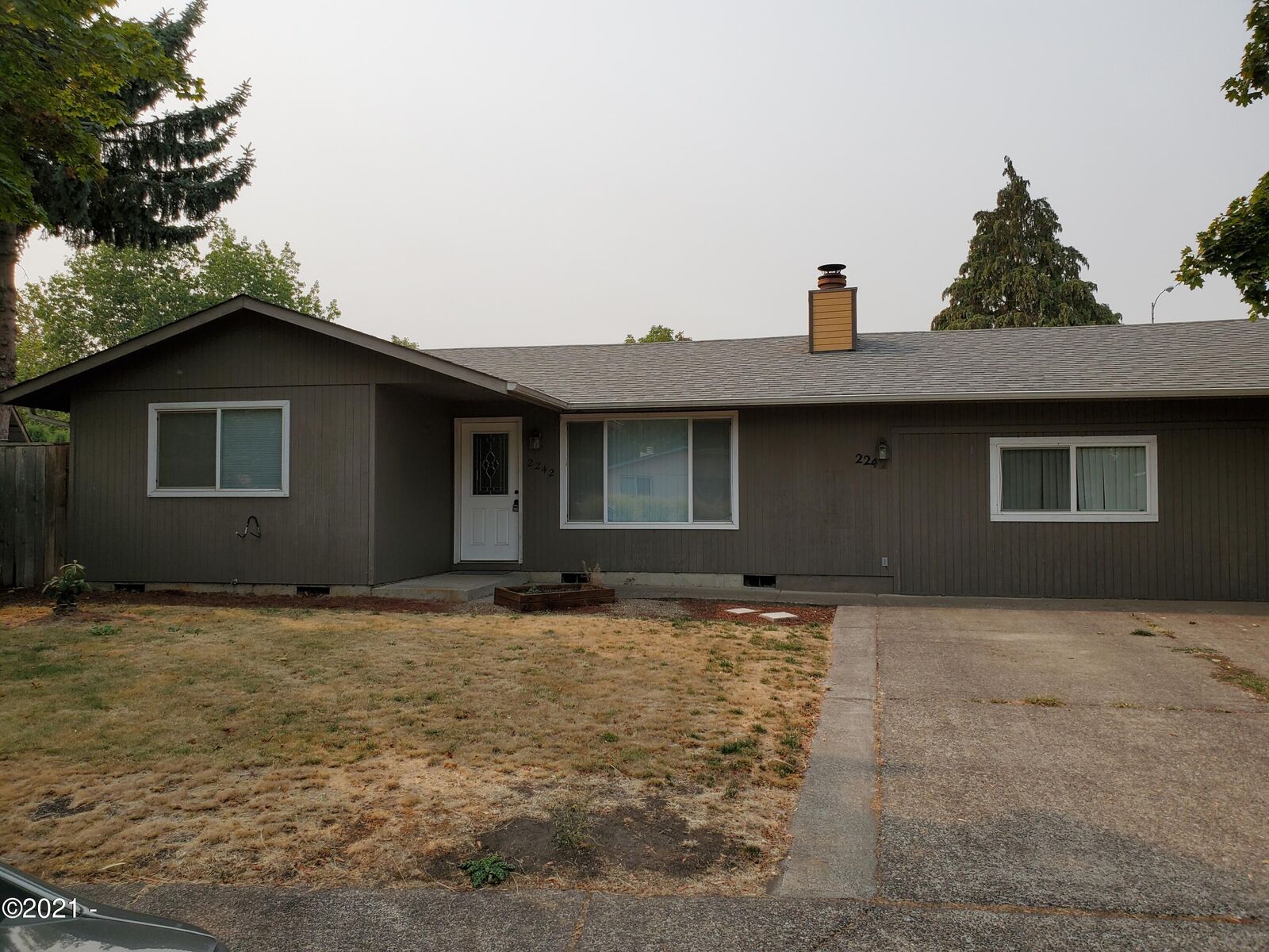 Property Photo:  2242 Silhouette Street  OR 97402