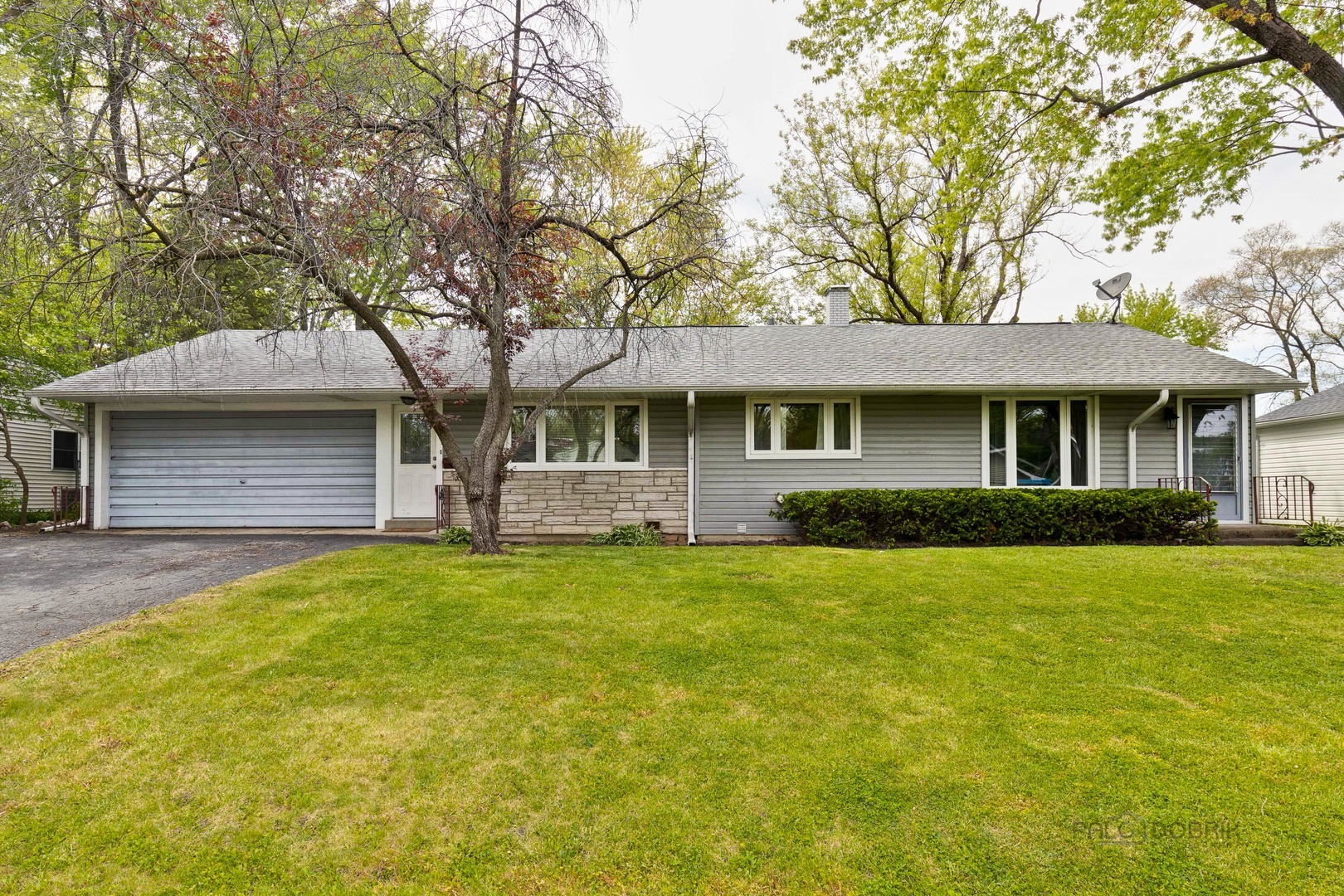 Property Photo:  248 Pine Tree Row  IL 60047 