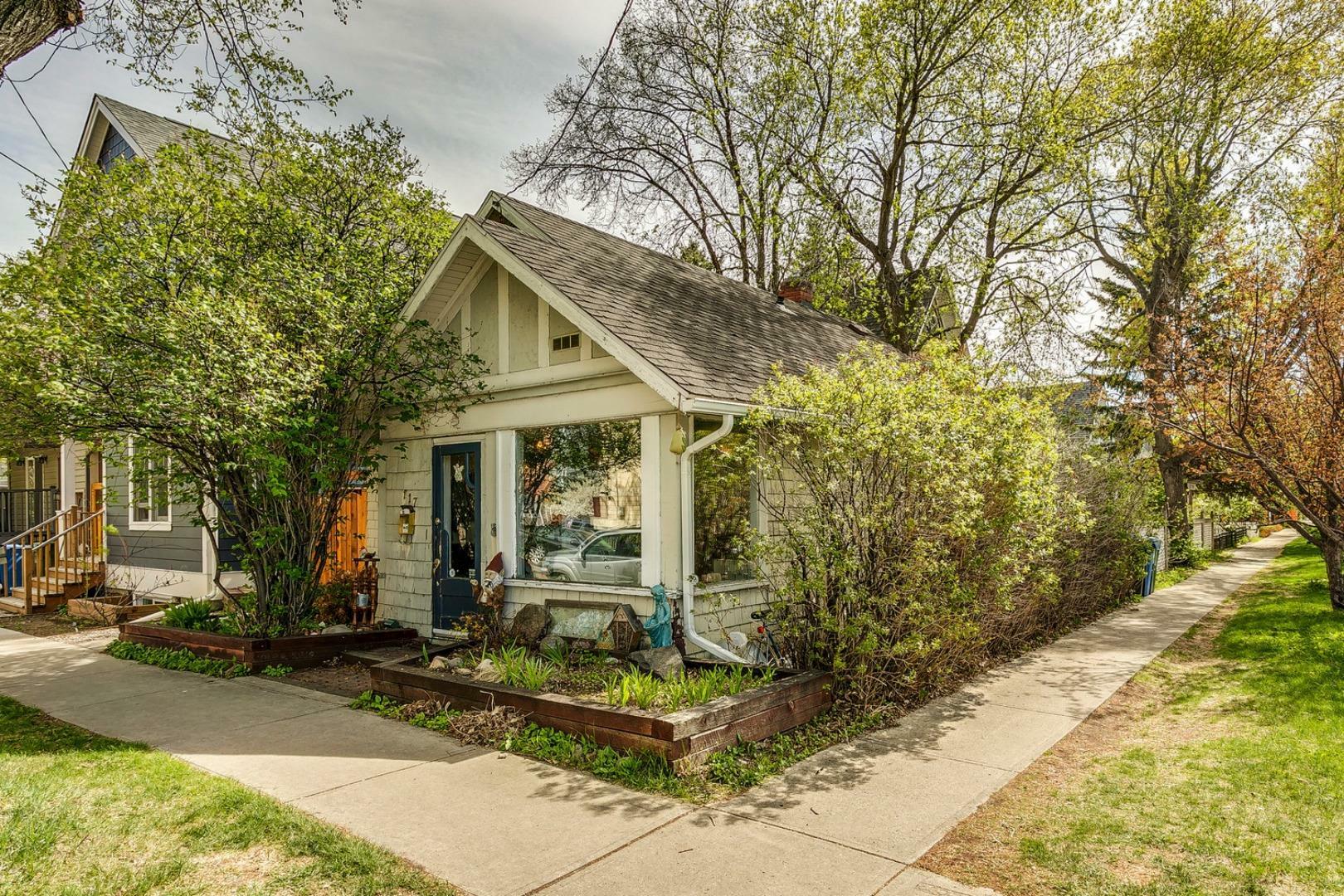 Property Photo: 117 8 Street NW AB T2N 3C8