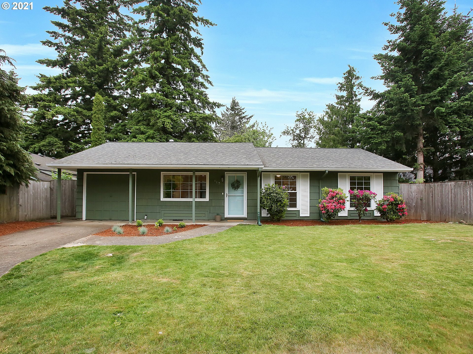 Property Photo:  417 NE 186th Ave  OR 97230 