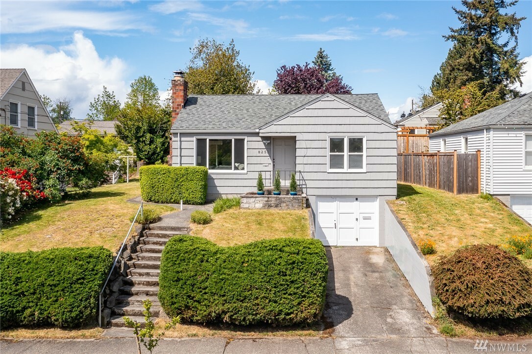 Property Photo:  8251 Interlake Ave N  WA 98103 