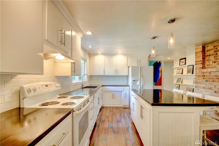 Property Photo:  22431 99th Ave W  WA 98020 