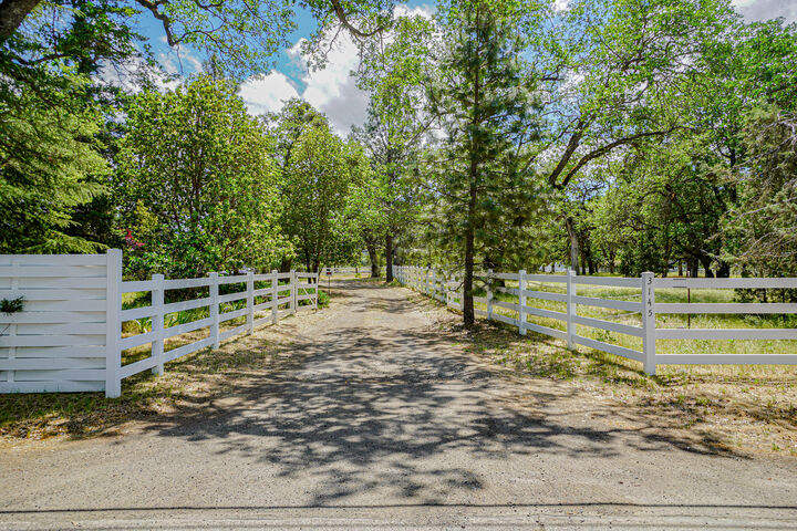 3145 Bellinger Lane  Medford OR 97501 photo