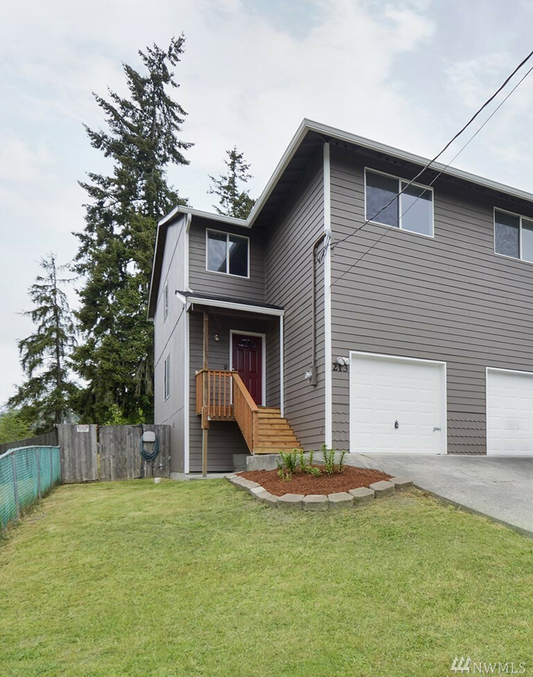 Property Photo: 213 5th Ave WA 98354